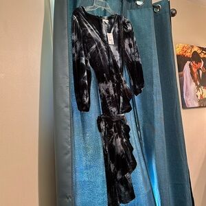 Dress with beautiful print and super soft, stretchy fabric!